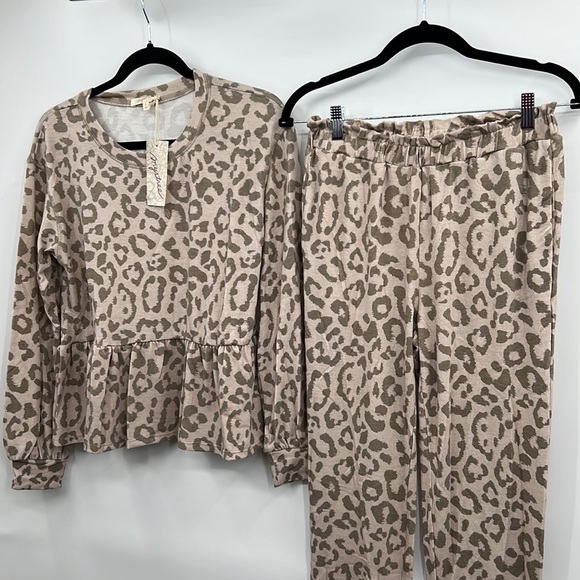 🆕Mystree Sweater/Jogger Set Soft Animal Print Flare Detail Lounger Casual S,M,L